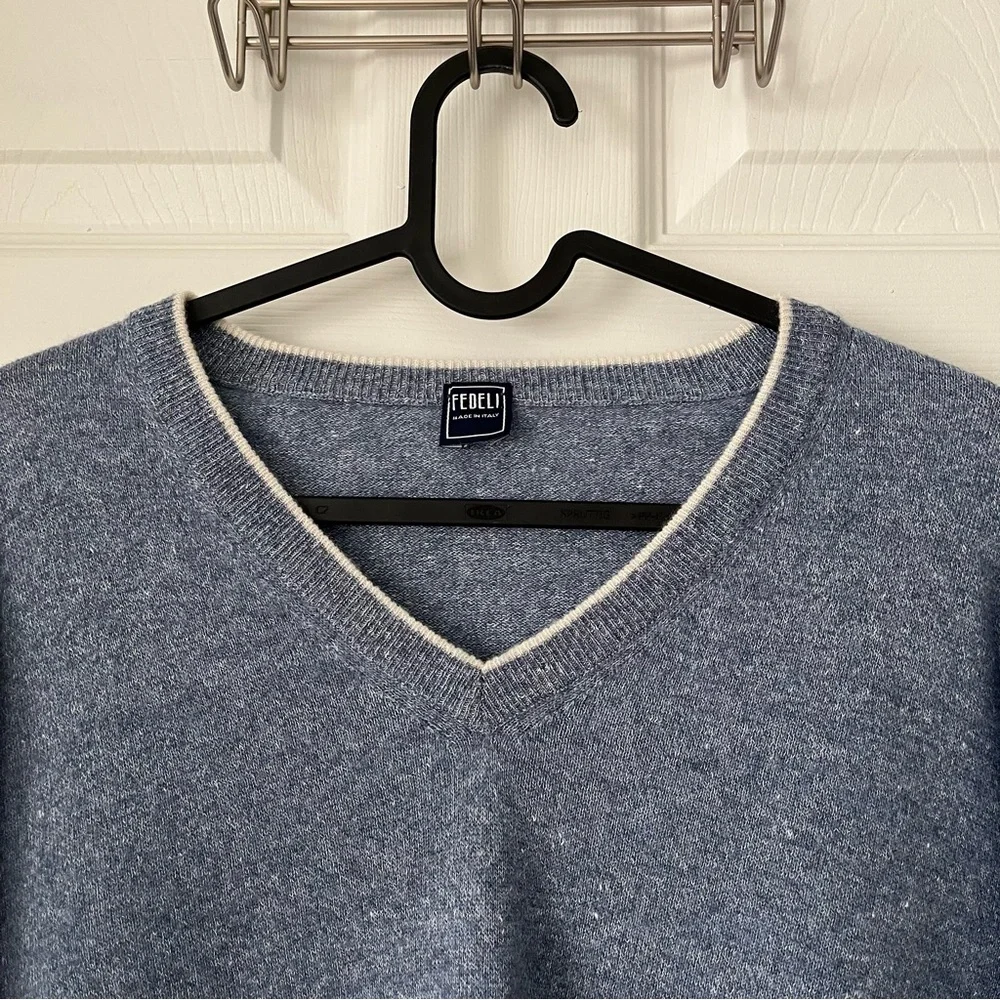 NWOT Men's Fedeli V Neck Sweater size 54(IT) in Blue - Picture 2 of 6